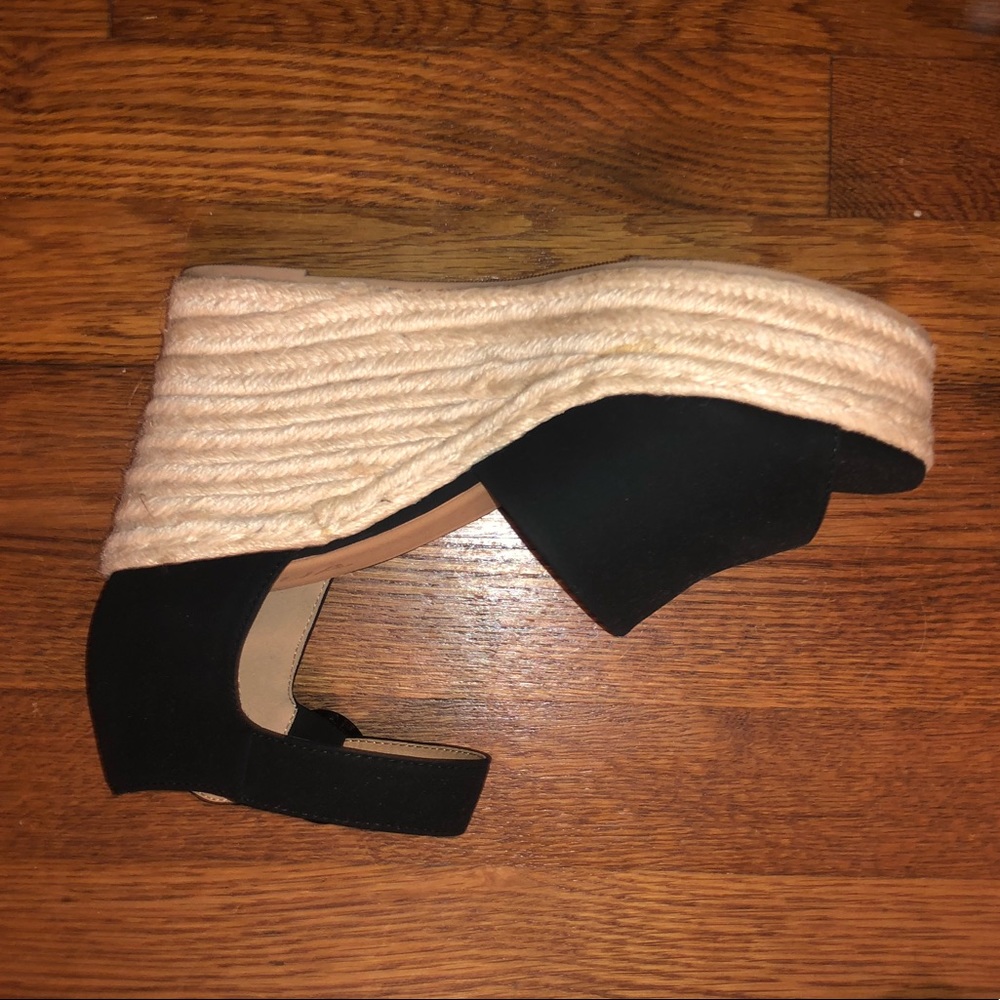 Black wedge